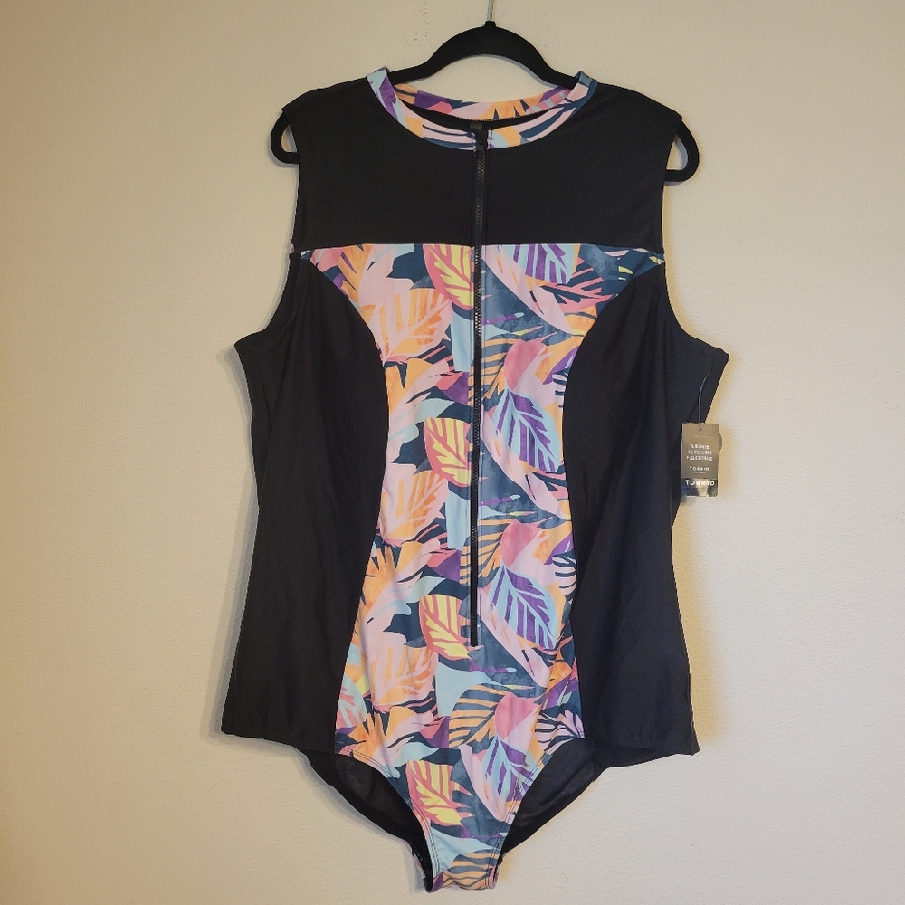 Torrid Swim NWT Wireless Swimsuit Size 5 5X 28 One Piece Black Tropic Zip Front